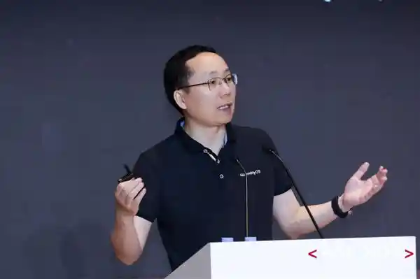 青春代码点燃鸿蒙星河！千名学子共绘未来生态新图景
