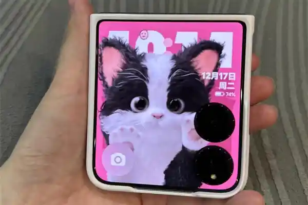 《未来已来！魏思琪抢先体验小米2025折叠屏旗舰MIX Flip 2》