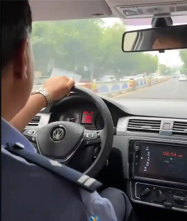 争分夺秒！蜀黍极限飙车7分钟助考生火线救场