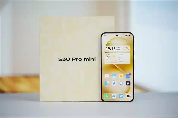[vivo S30 Pro mini：6.31英寸小直屏的掌心美学]