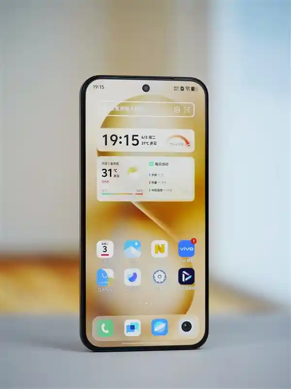 [vivo S30 Pro mini：6.31英寸小直屏的掌心美学]