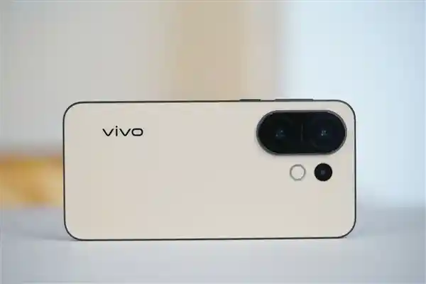 [vivo S30 Pro mini：6.31英寸小直屏的掌心美学]