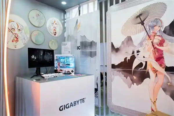 技嘉高能全家桶震撼BW现场，300万奢华痛车引爆眼球