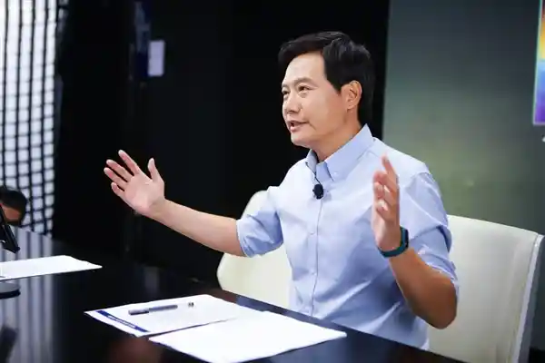 雷军引爆市场！小米YU7热销背后暗藏中国经济新风口