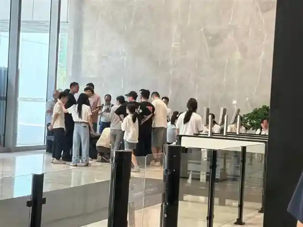 多名罗马仕高管4月悄然退群，员工疑虑复工难期