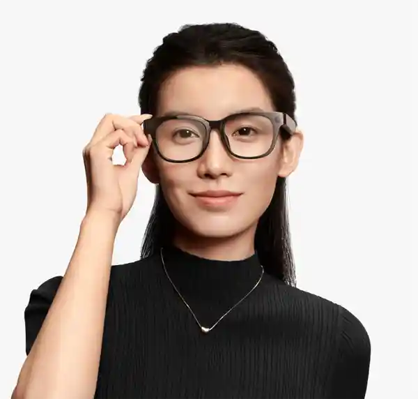 沙漠跑酷戴小米AI眼镜，美女产品经理惊呼‘太爽了’