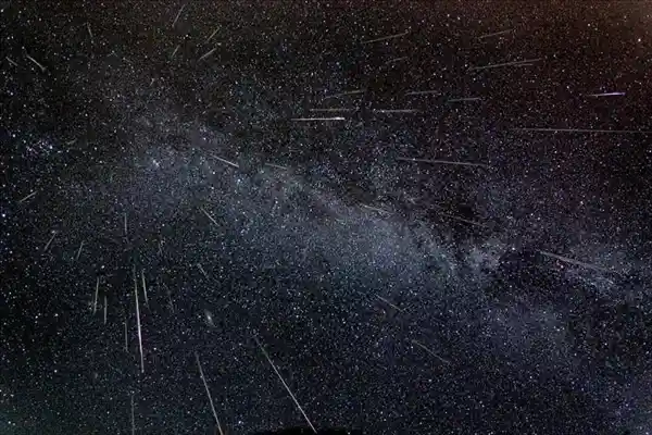 英仙座流星雨今晚来袭！百颗流星划过夜空，错过再等一年！