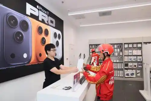 熬夜排队买iPhone？如今京东秒送，骑手替你跑腿送新机